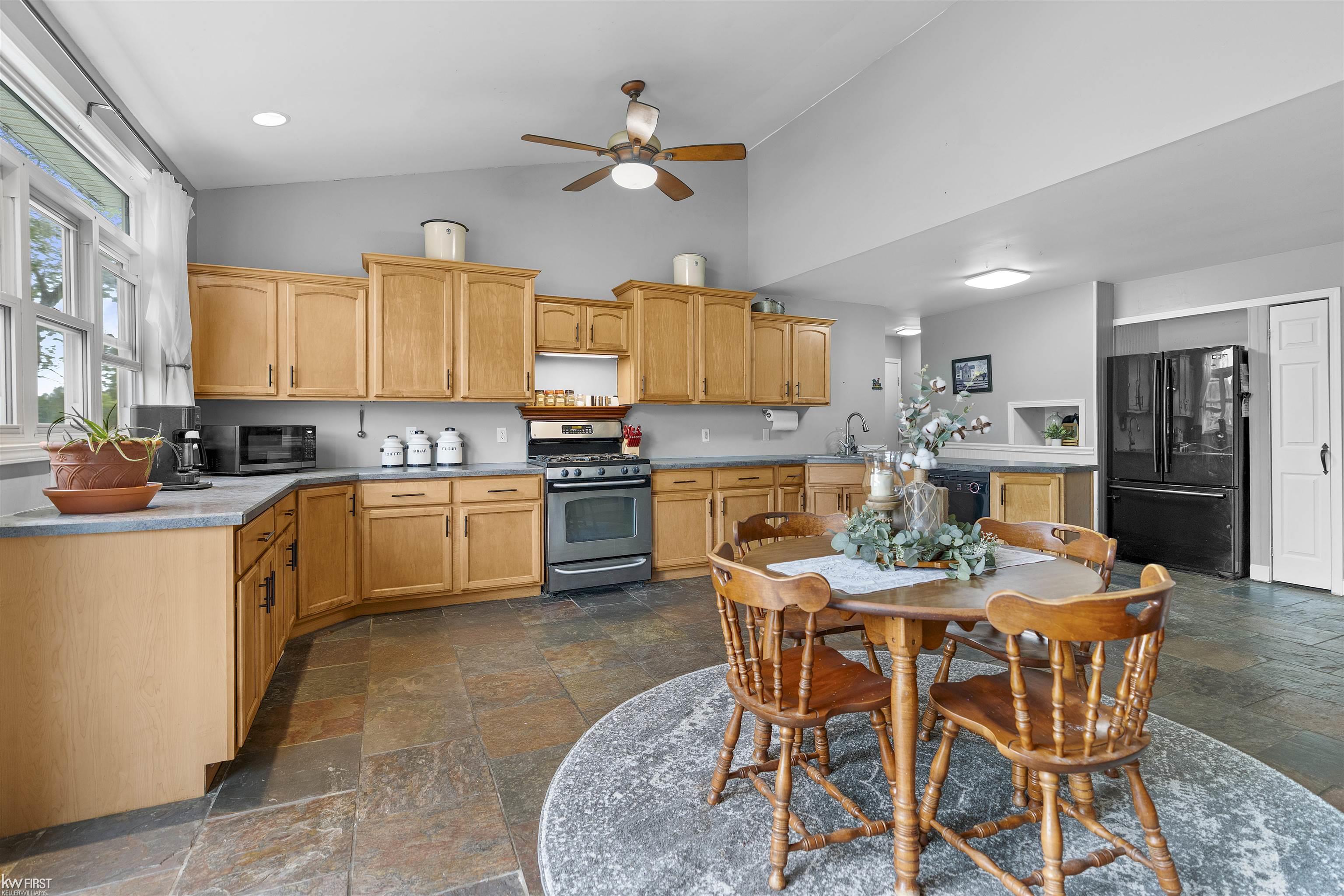 5238 North Gale Road Davison, MI 48423 - Photo 8 of 71 50189231-16a4823c-2fc9-4708-91ea-2518ecbc0295.JPG