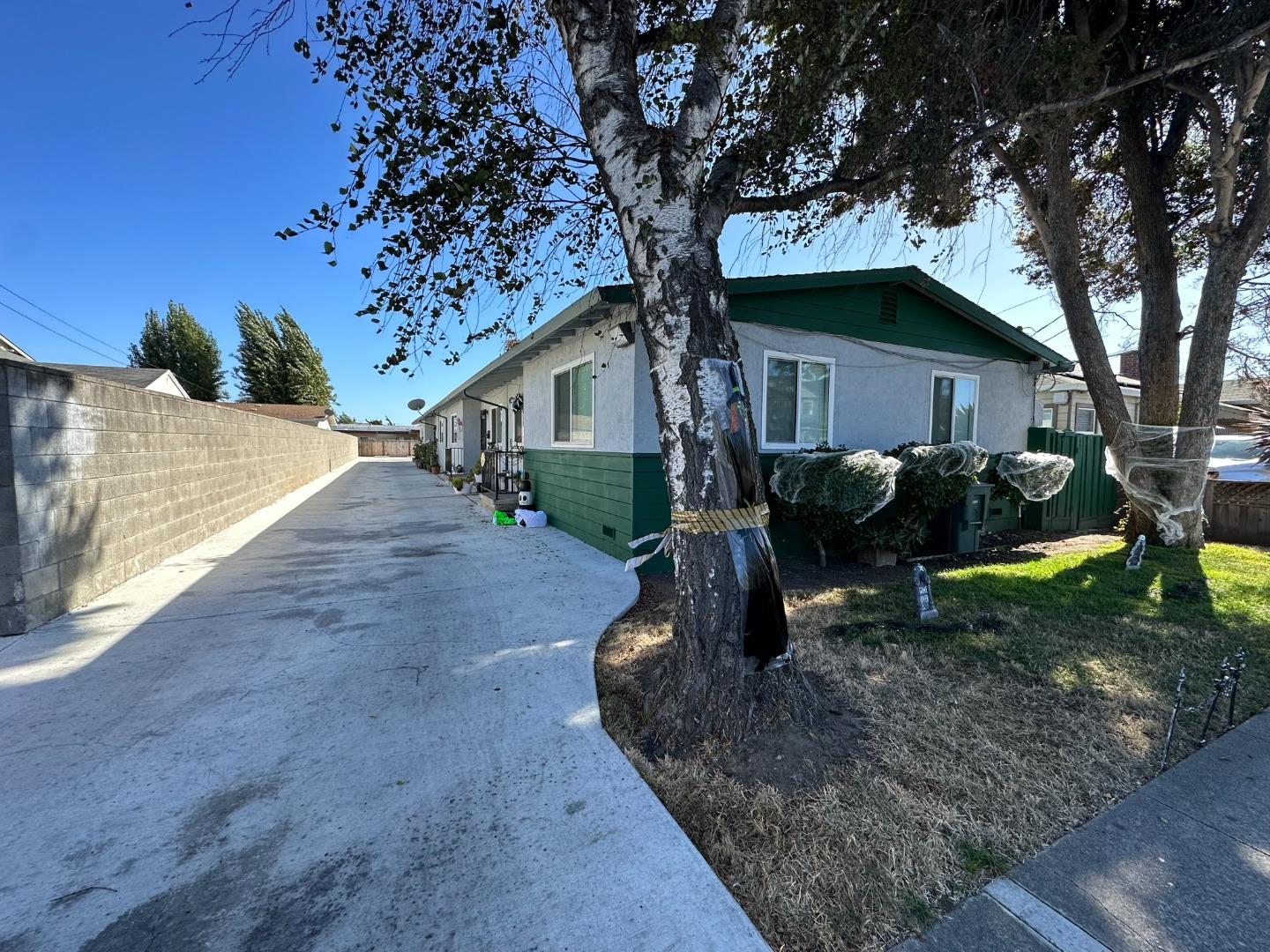 754 Bartlett Avenue Hayward, CA 94541 - Photo 2 of 5 a front view of a house with garden