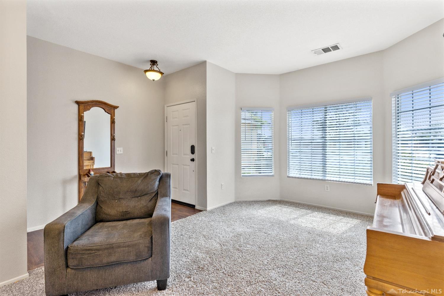 809 Clearview Street Tehachapi, CA 93561 - Photo 5 of 25 Gallery Image 5