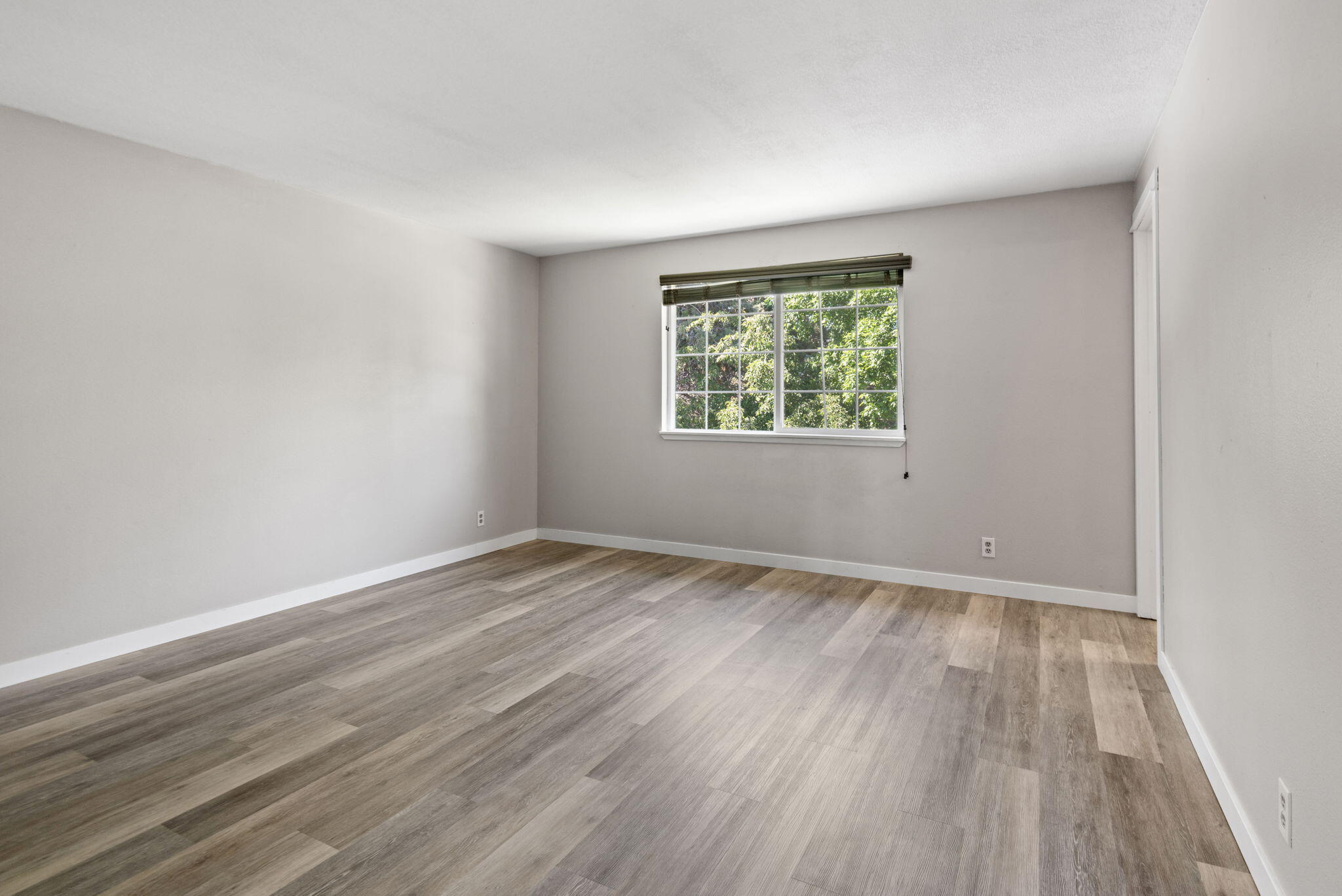2092 Northeast Wells Acres Road Bend, OR 97701 - Photo 7 of 23 Primary Bedroom