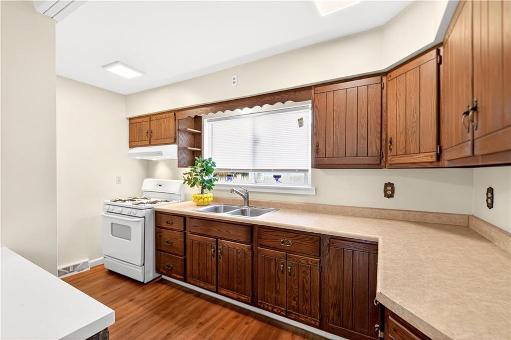 424-426 Connecticut Avenue Rochester, PA 15074 - Photo 11 of 45 Kitchen w/ Gas Stove & Refrigerator