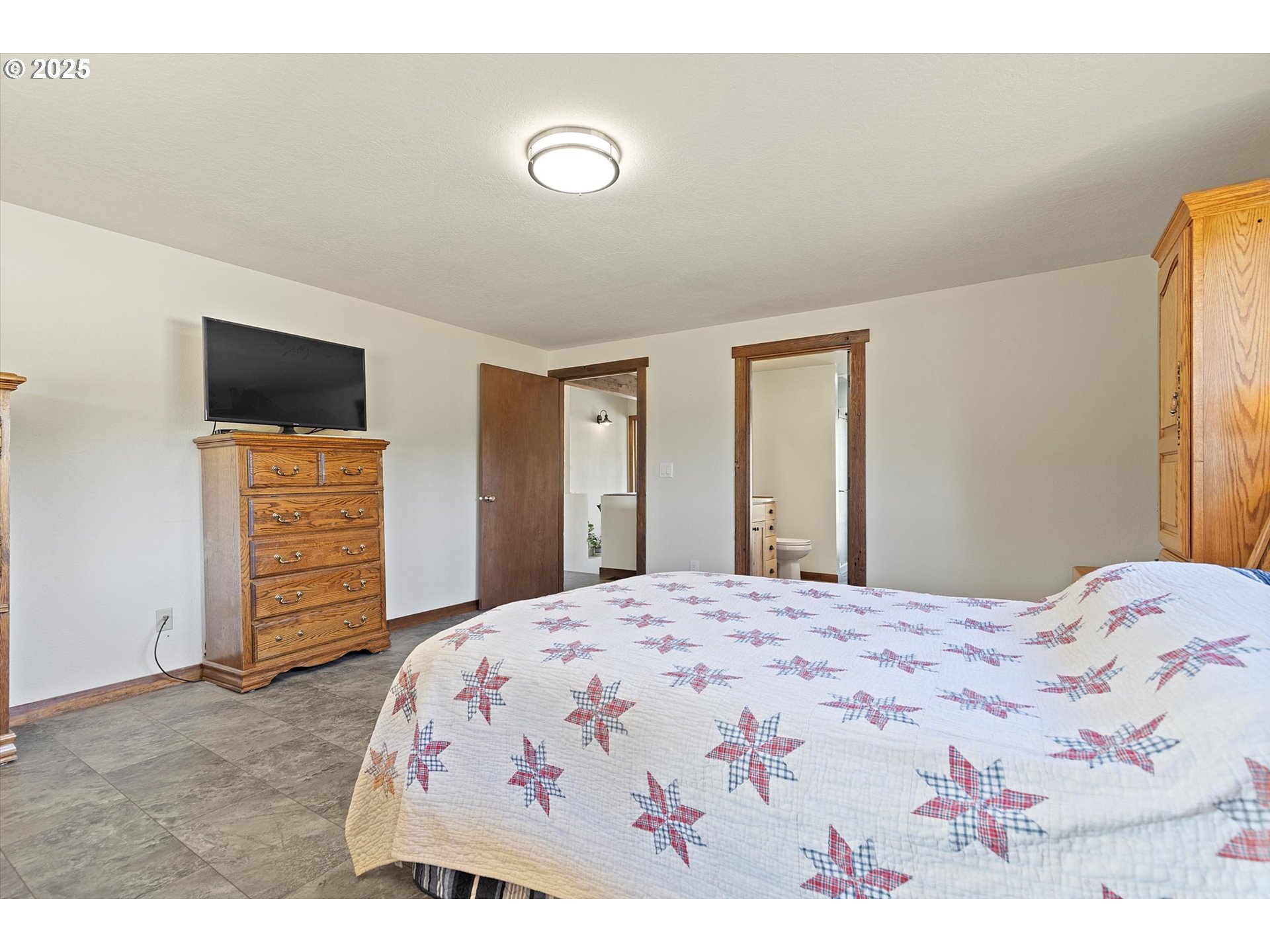 21560 Gooseneck Road Sheridan, OR 97378 - Photo 19 of 48 a bedroom with a bed and a flat screen tv
