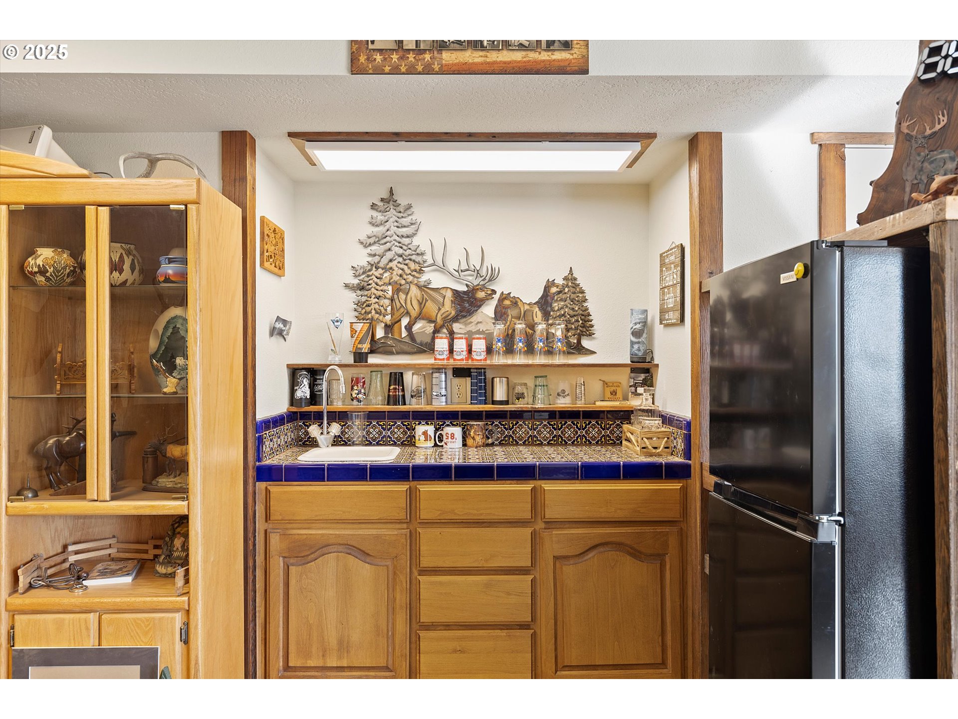 21560 Gooseneck Road Sheridan, OR 97378 - Photo 26 of 48 a kitchen with refrigerator and cabinets