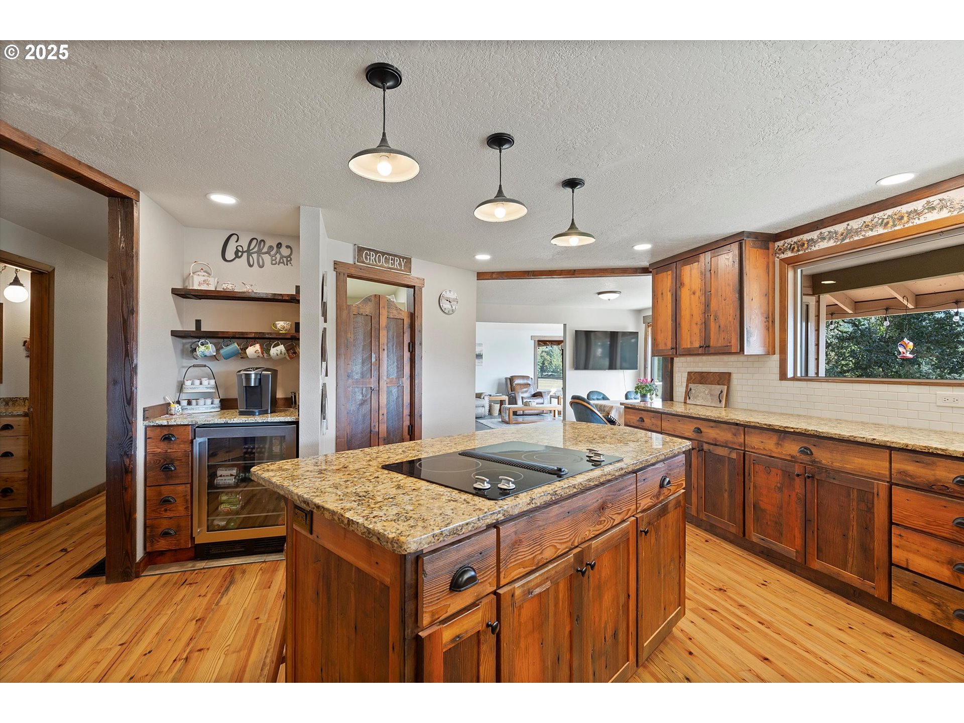 21560 Gooseneck Road Sheridan, OR 97378 - Photo 10 of 48 a kitchen that has a lot of cabinets in it