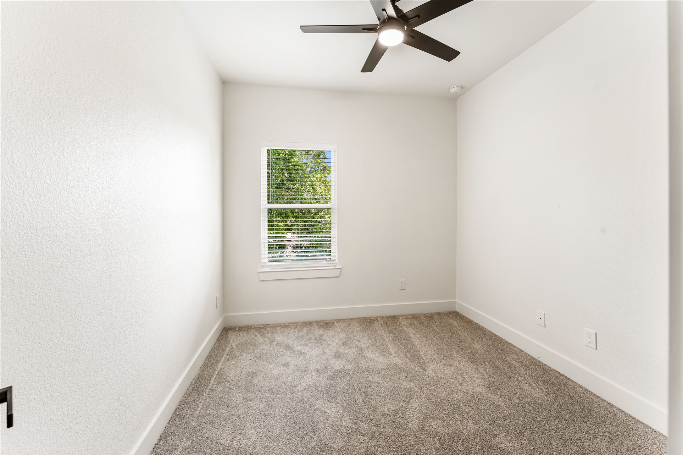 3620 Mt Pleasant Street, Unit A Houston, TX 77021 - Photo 18 of 23 an empty room with a window