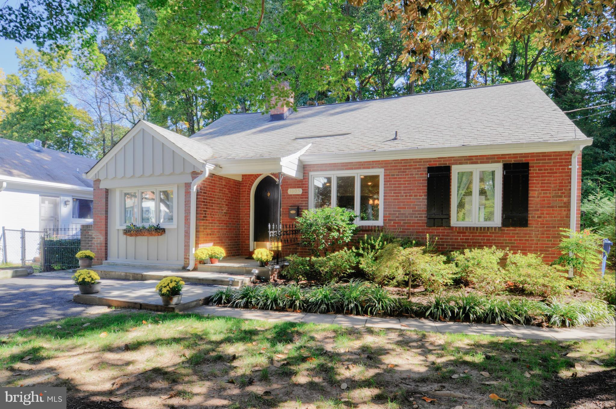 3305 Russell Road Alexandria, VA 22305 - Photo 1 of 30 Exterior (Front)