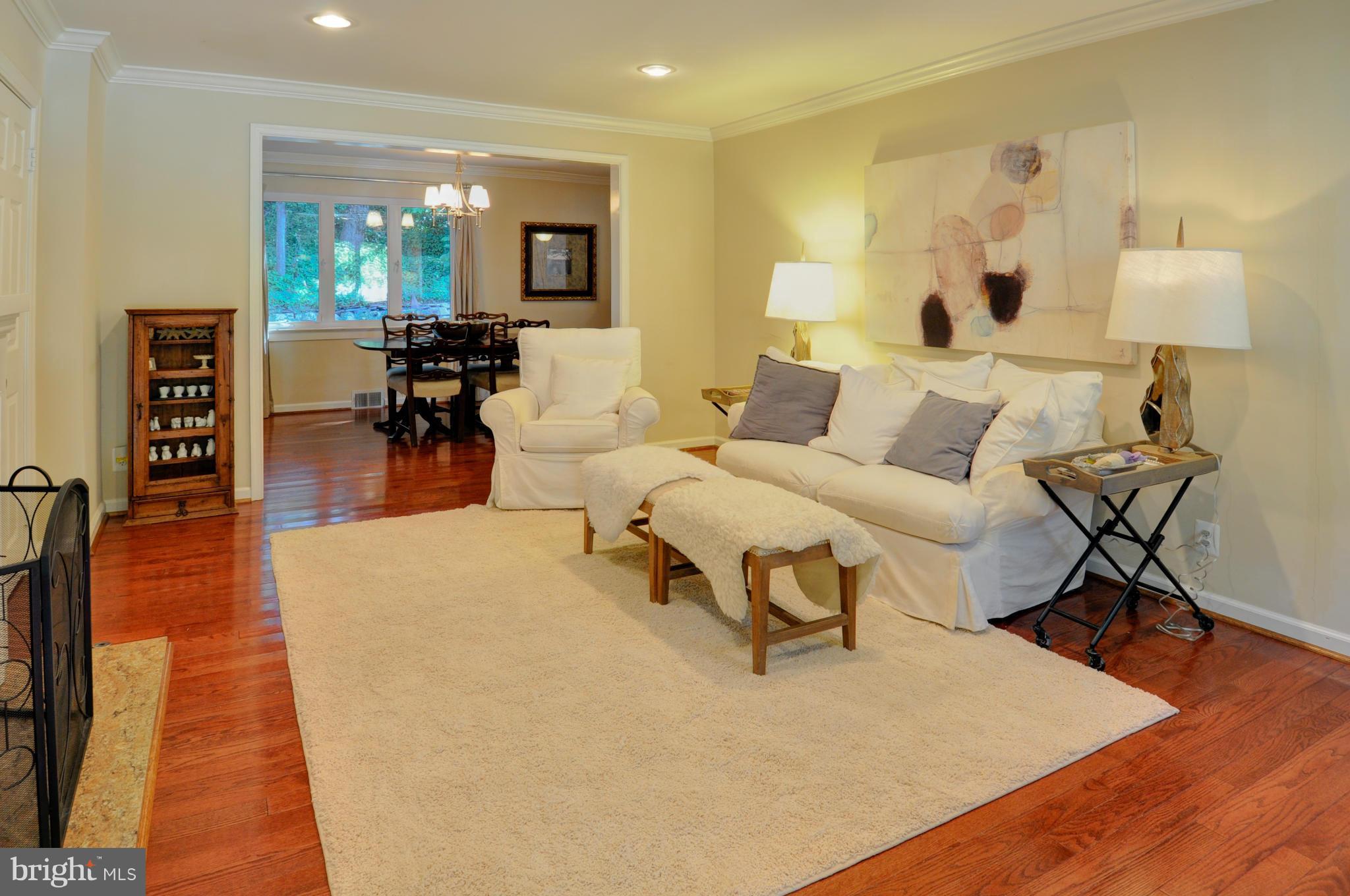 3305 Russell Road Alexandria, VA 22305 - Photo 4 of 30 Living Room