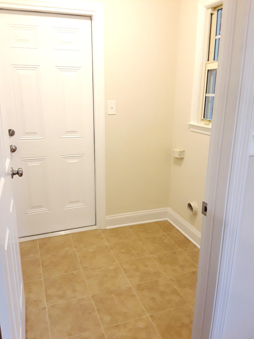 130 Foxborough Road Goose Creek, SC 29445 - Photo 12 of 37 Laundry Room.
