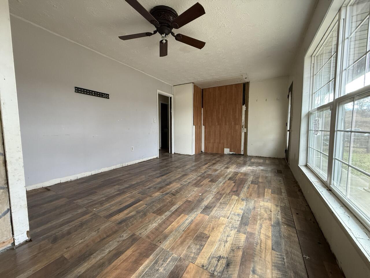 1331 Old Barbourville Road Corbin, KY 40701 - Photo 8 of 25 IMG_9968 Large