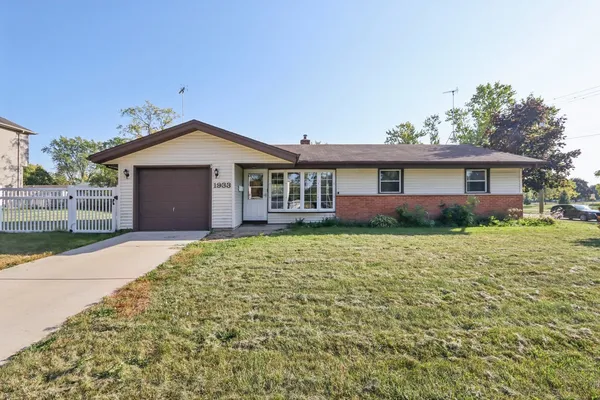 $349,900 | 1933 Whittier Lane, Schaumburg, IL 60193