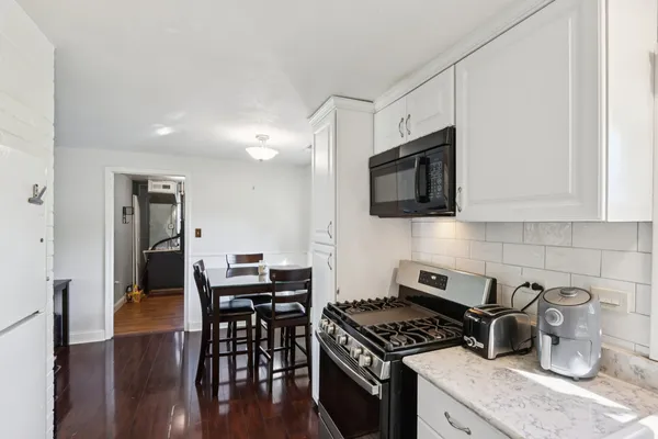 $349,900 | 1933 Whittier Lane, Schaumburg, IL 60193