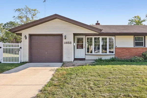 $349,900 | 1933 Whittier Lane, Schaumburg, IL 60193