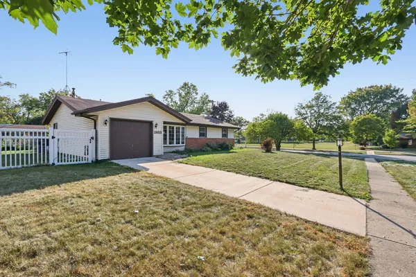 $349,900 | 1933 Whittier Lane, Schaumburg, IL 60193