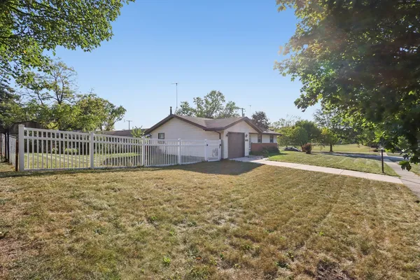 $349,900 | 1933 Whittier Lane, Schaumburg, IL 60193