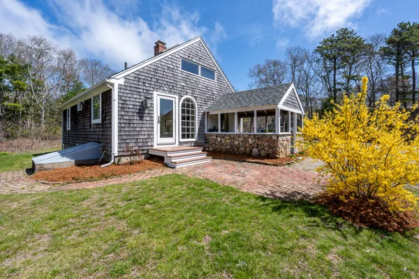 $630,000 | 45 Old Phinney's Lane, Barnstable, MA 02630