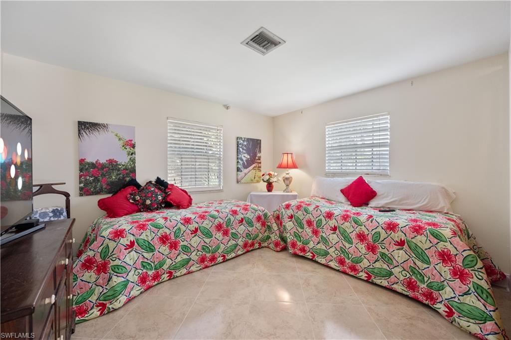 397 Forest Hills Boulevard Naples, FL 34113 - Photo 18 of 29 Guest bedroom