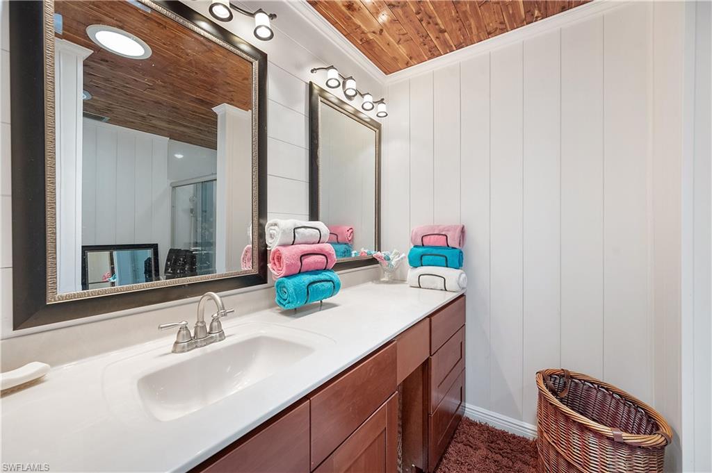 397 Forest Hills Boulevard Naples, FL 34113 - Photo 19 of 29 Guest bathroom