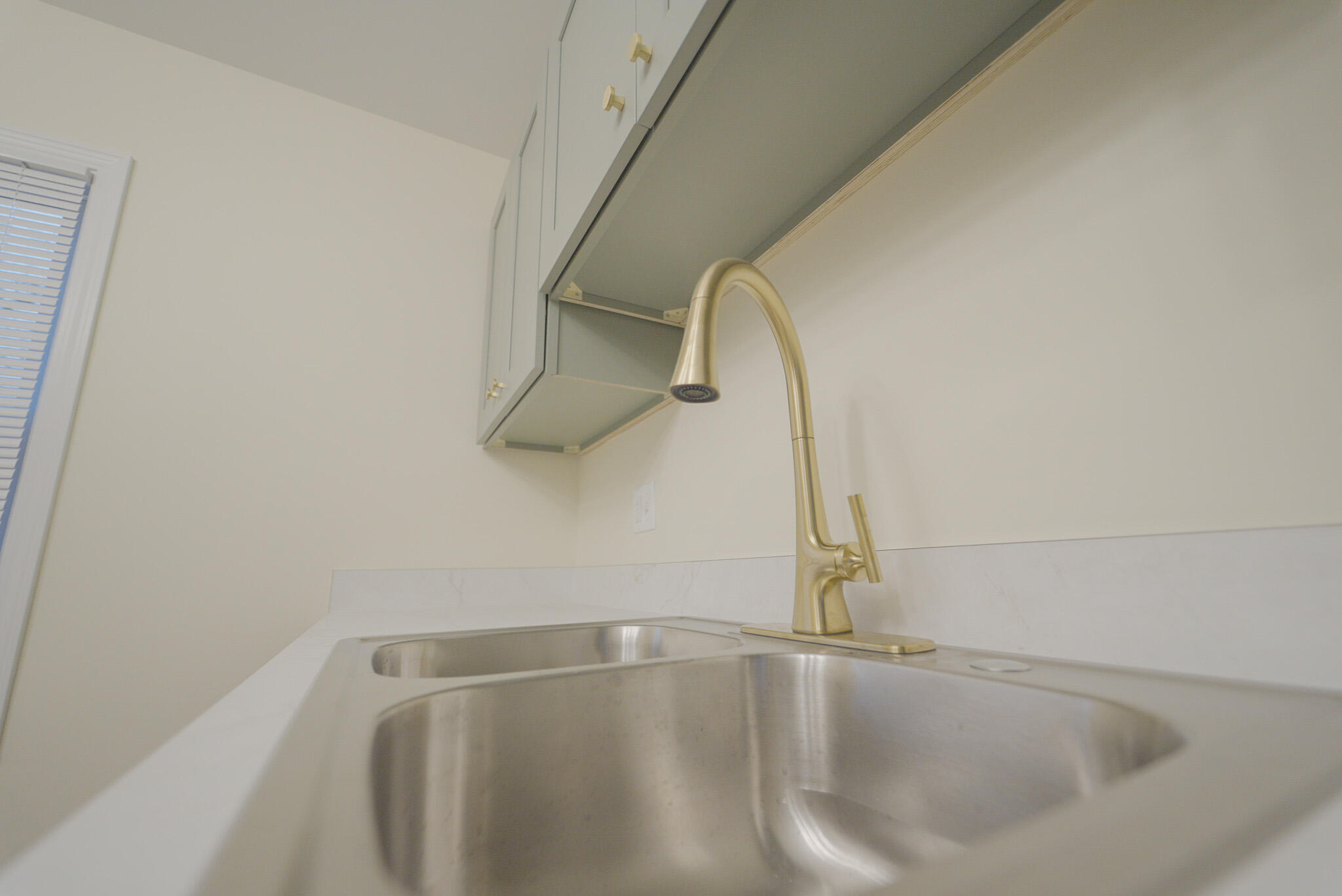 21653 Middlebelt Road Farmington, MI 48336 - Photo 8 of 21 DSC03005