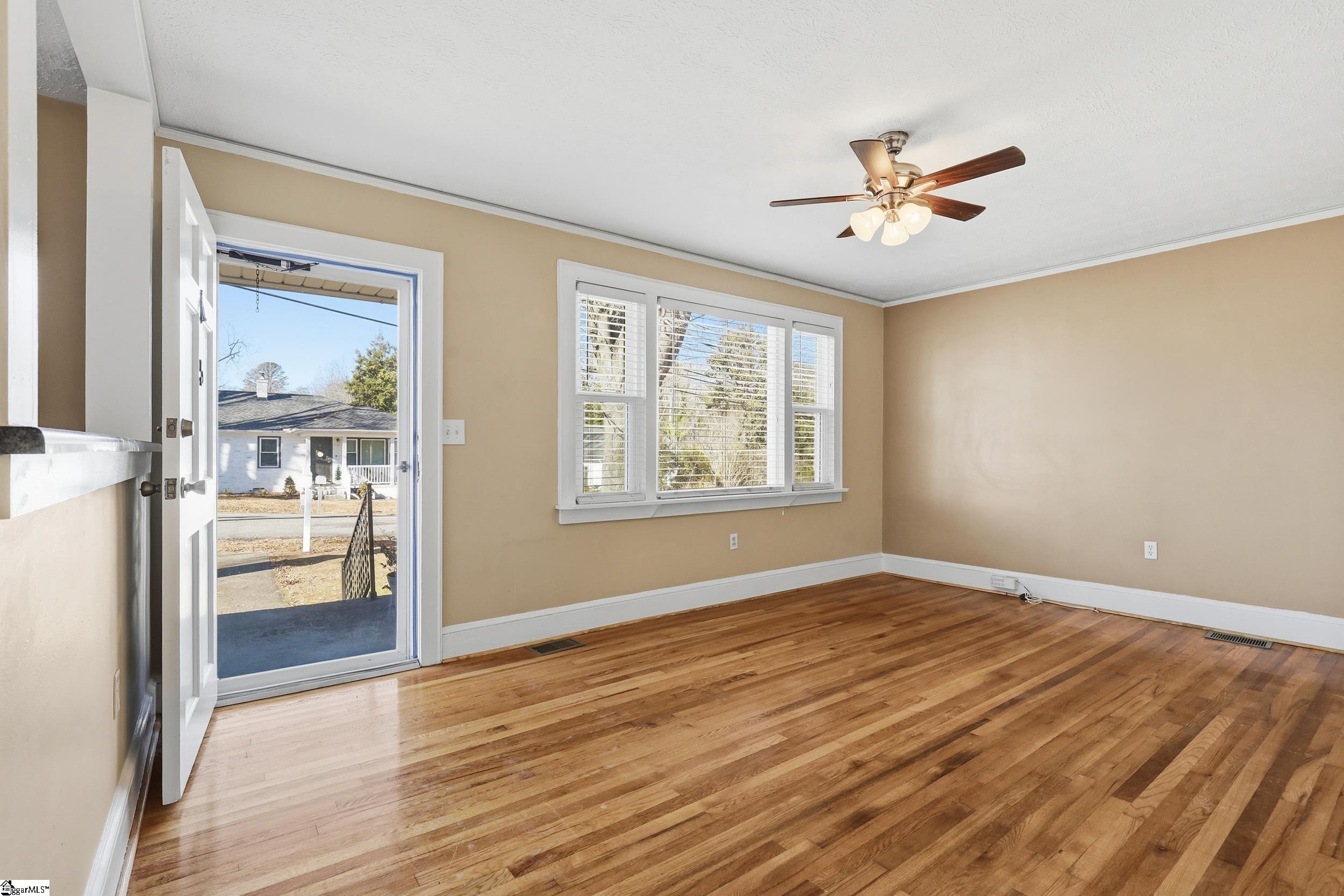 5 Lenore Avenue Greenville, SC 29617 - Photo 3 of 24