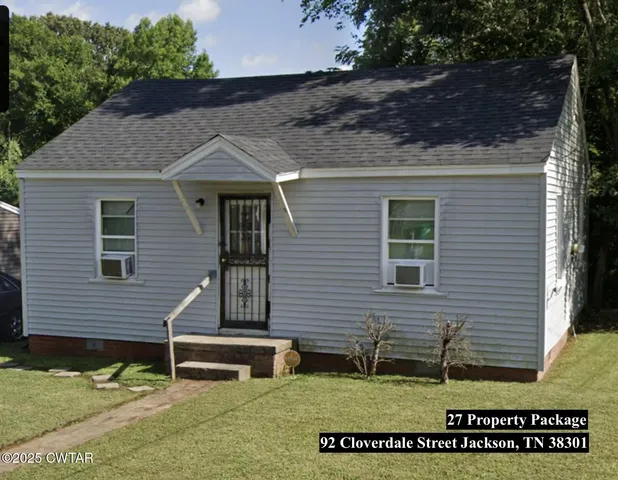 a view of house with a yard