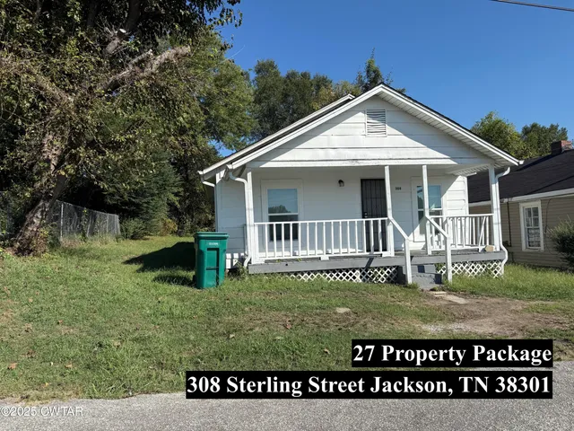 a view of house with a yard