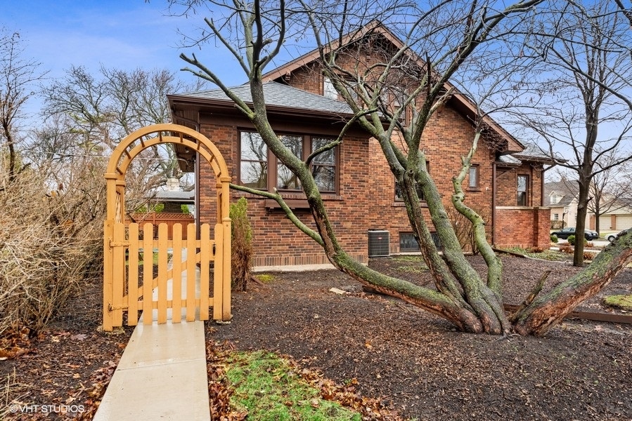 704 North Merrill Street Park Ridge, IL 60068 - Photo 3 of 37 a view of a house with a yard