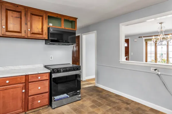 $419,900 | 354 Seames Drive, Manchester, NH 03103