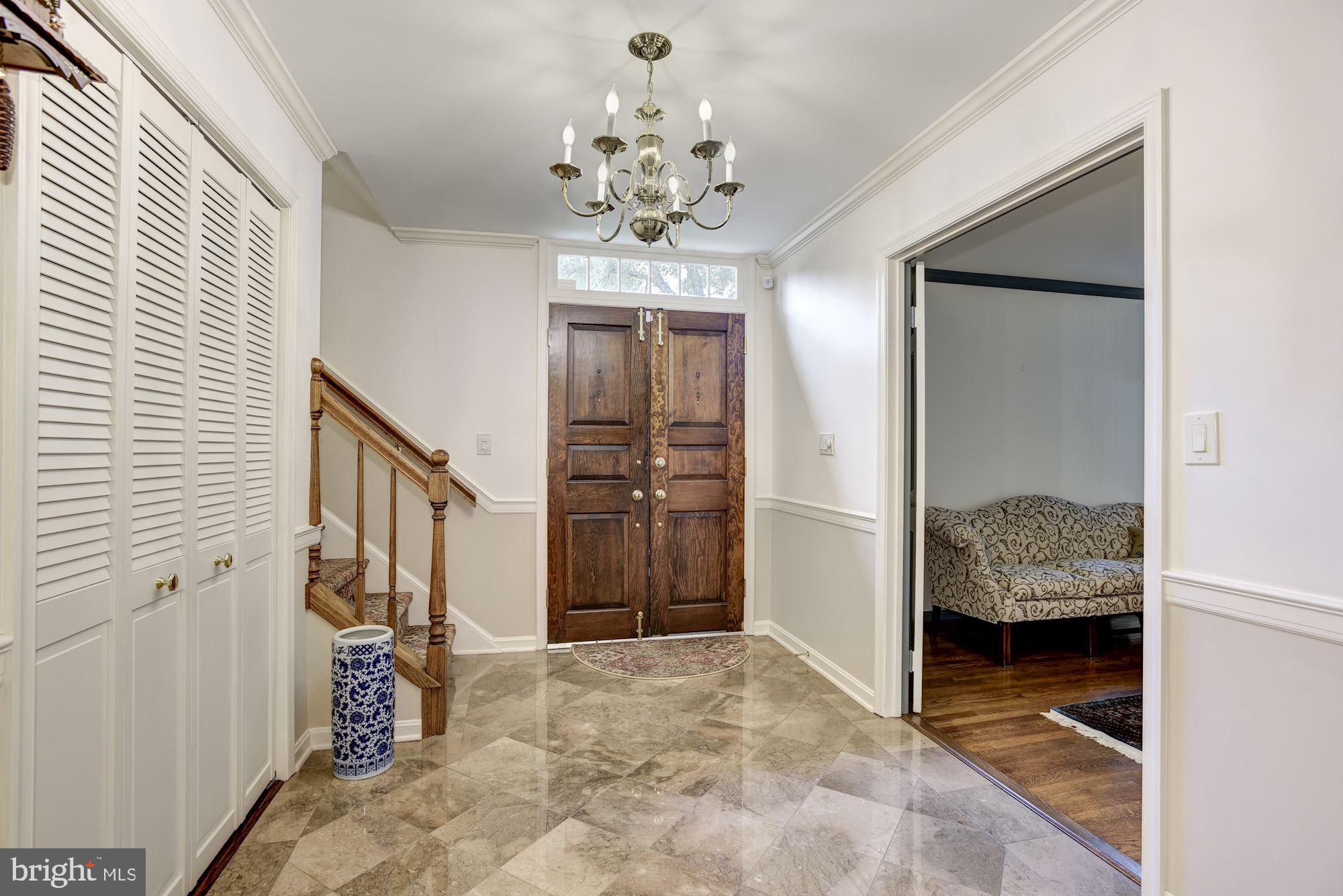 1618 Courtland Road Alexandria, VA 22306 - Photo 3 of 33 Foyer