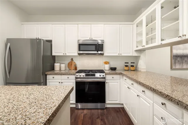 $950,000 | 755 Northwest Juniper Street, Issaquah, WA 98027