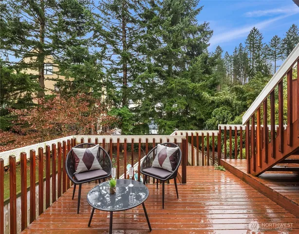 $950,000 | 755 Northwest Juniper Street, Issaquah, WA 98027