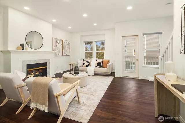 $950,000 | 755 Northwest Juniper Street, Issaquah, WA 98027