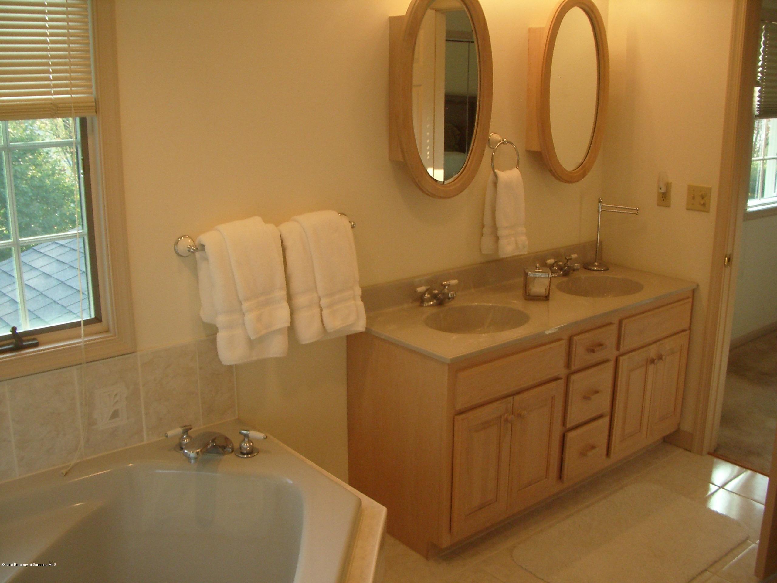 112 Camp Hill Road Clarks Summit, PA 18411 - Photo 12 of 26 Gallery Image 12