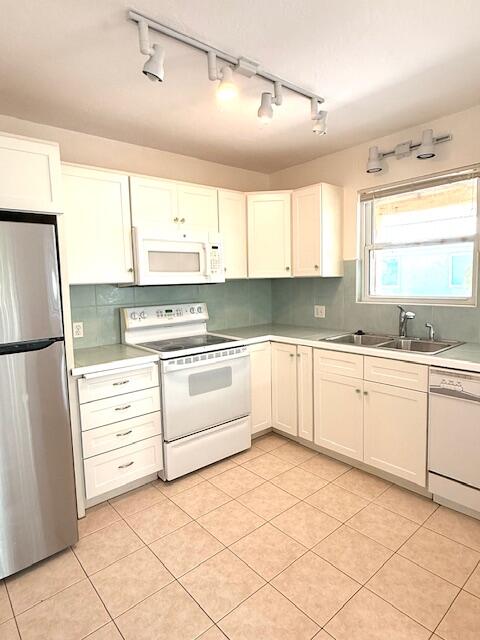 1297 73rd Street, Unit OCEAN Marathon, FL 33050 - Photo 20 of 44 IMG_2040