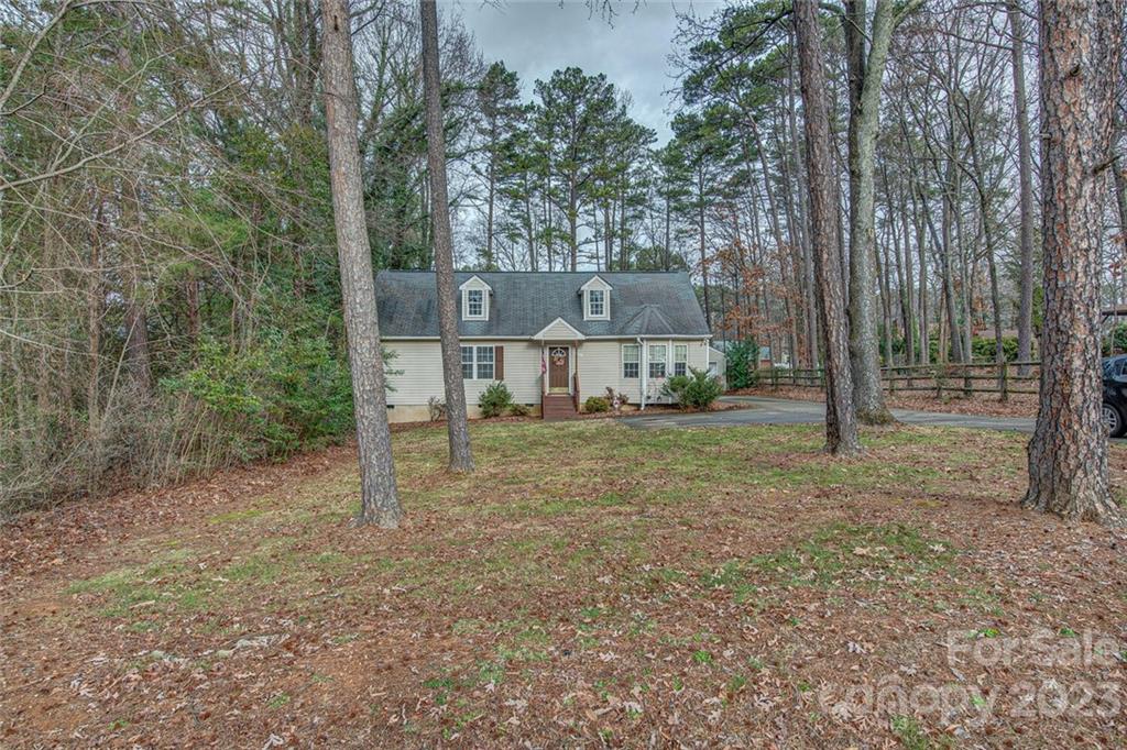 4931 Lakeview Road Charlotte, NC 28216 - Photo 1 of 34 Gallery Image 1