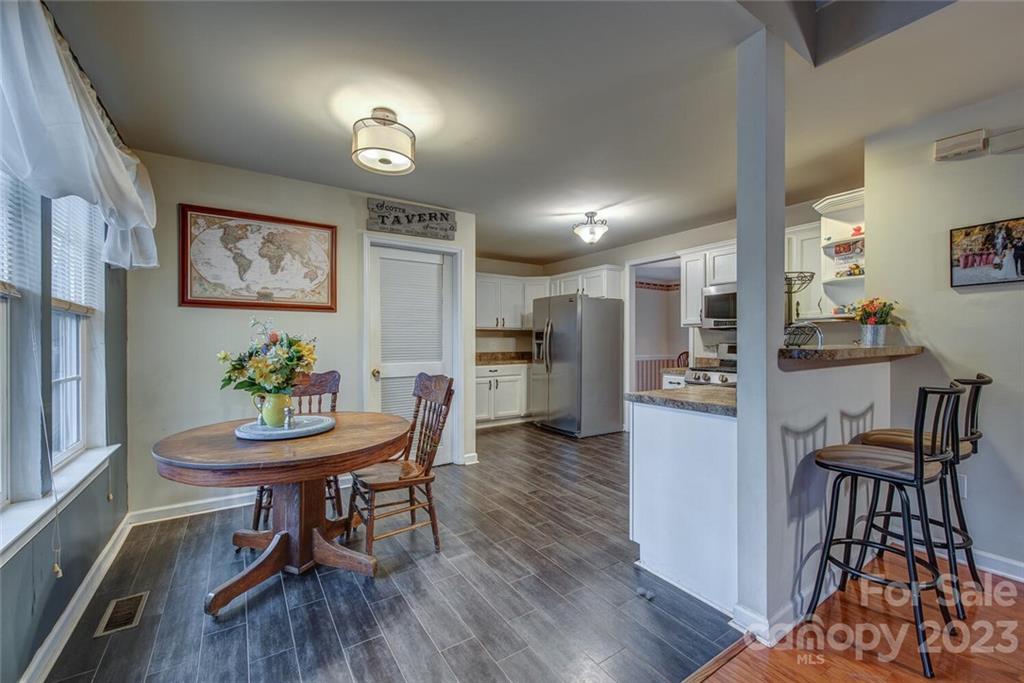 4931 Lakeview Road Charlotte, NC 28216 - Photo 11 of 34 Gallery Image 11