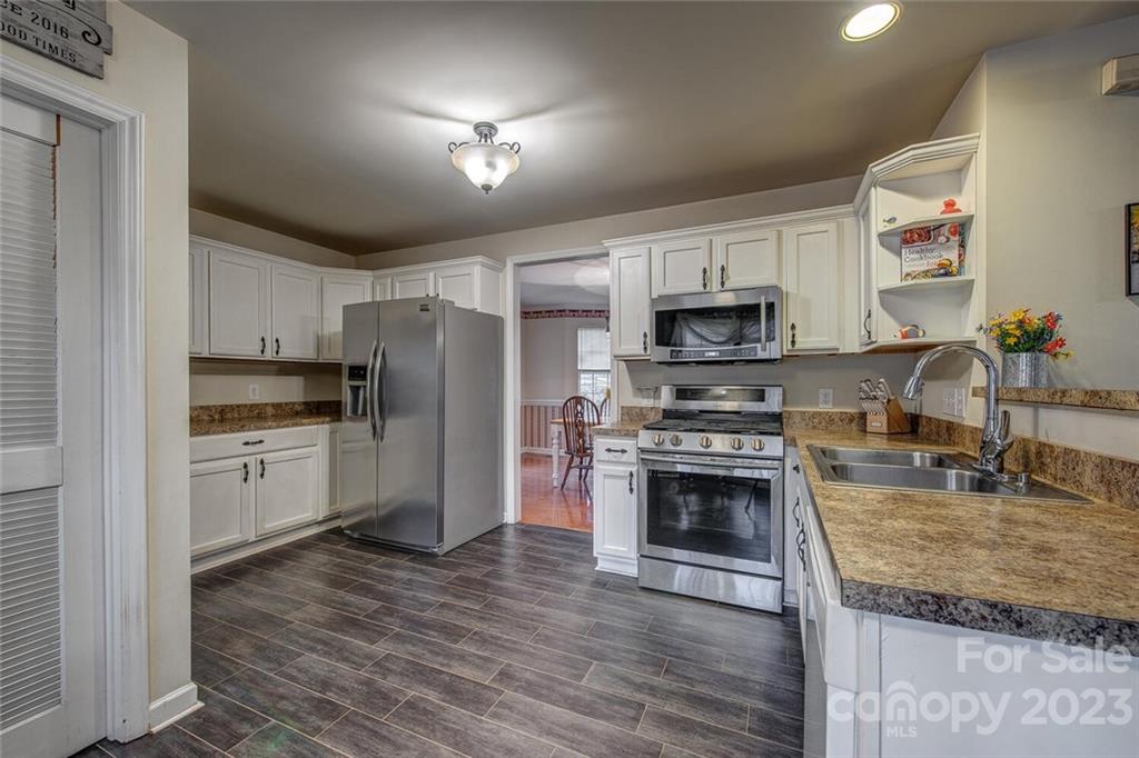 4931 Lakeview Road Charlotte, NC 28216 - Photo 12 of 34 Gallery Image 12