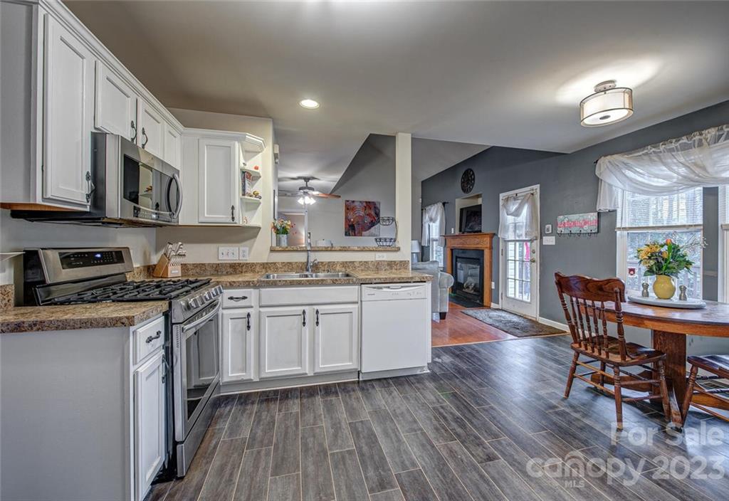 4931 Lakeview Road Charlotte, NC 28216 - Photo 14 of 34 Gallery Image 14