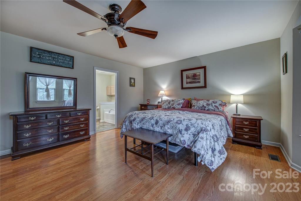 4931 Lakeview Road Charlotte, NC 28216 - Photo 16 of 34 Gallery Image 16