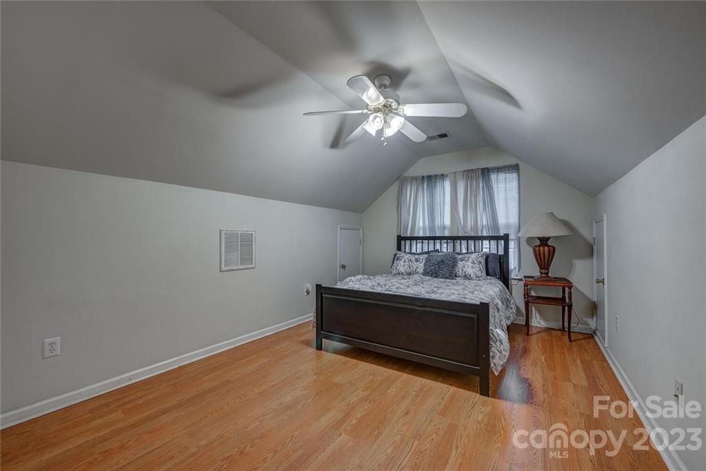 4931 Lakeview Road Charlotte, NC 28216 - Photo 25 of 34 Gallery Image 25