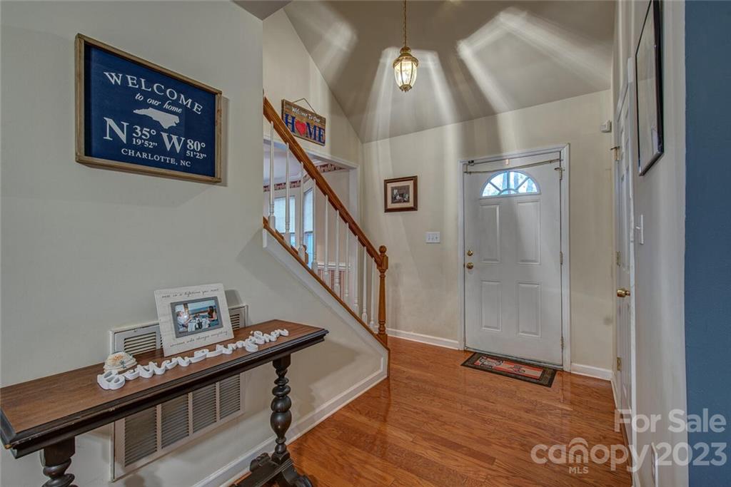 4931 Lakeview Road Charlotte, NC 28216 - Photo 3 of 34 Gallery Image 3