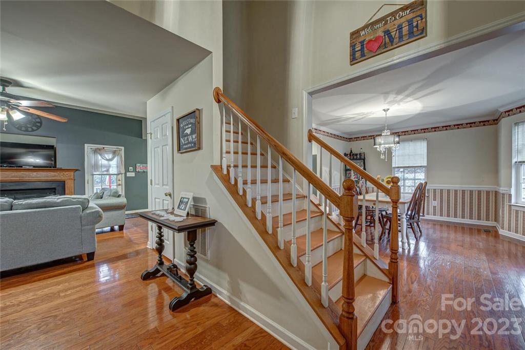 4931 Lakeview Road Charlotte, NC 28216 - Photo 4 of 34 Gallery Image 4
