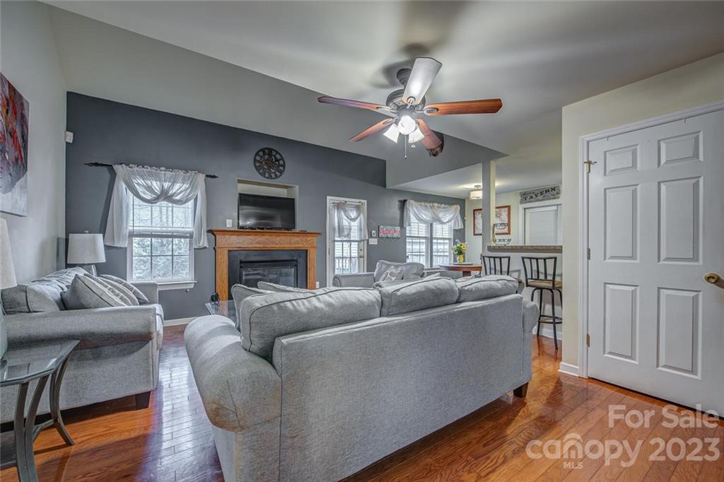 4931 Lakeview Road Charlotte, NC 28216 - Photo 6 of 34 Gallery Image 6