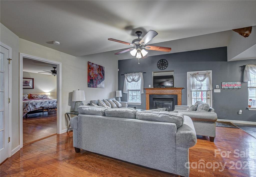4931 Lakeview Road Charlotte, NC 28216 - Photo 7 of 34 Gallery Image 7