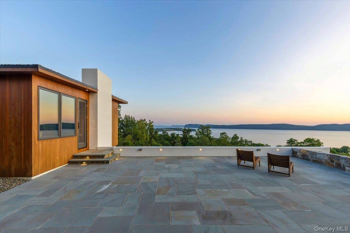 15 Finney Farm Road Croton-on-Hudson, NY 10520 - Photo 3 of 32 Pool House Patio