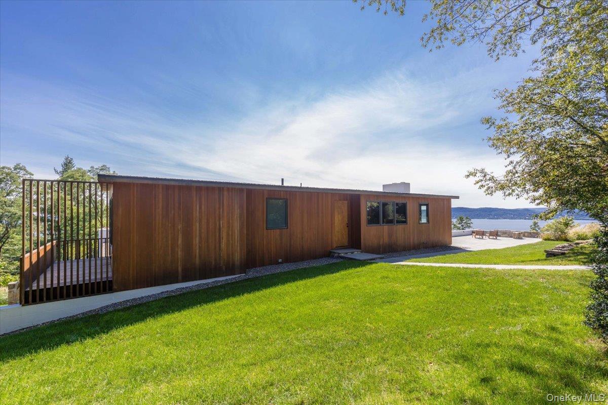 15 Finney Farm Road Croton-on-Hudson, NY 10520 - Photo 4 of 32 Main House Entrance