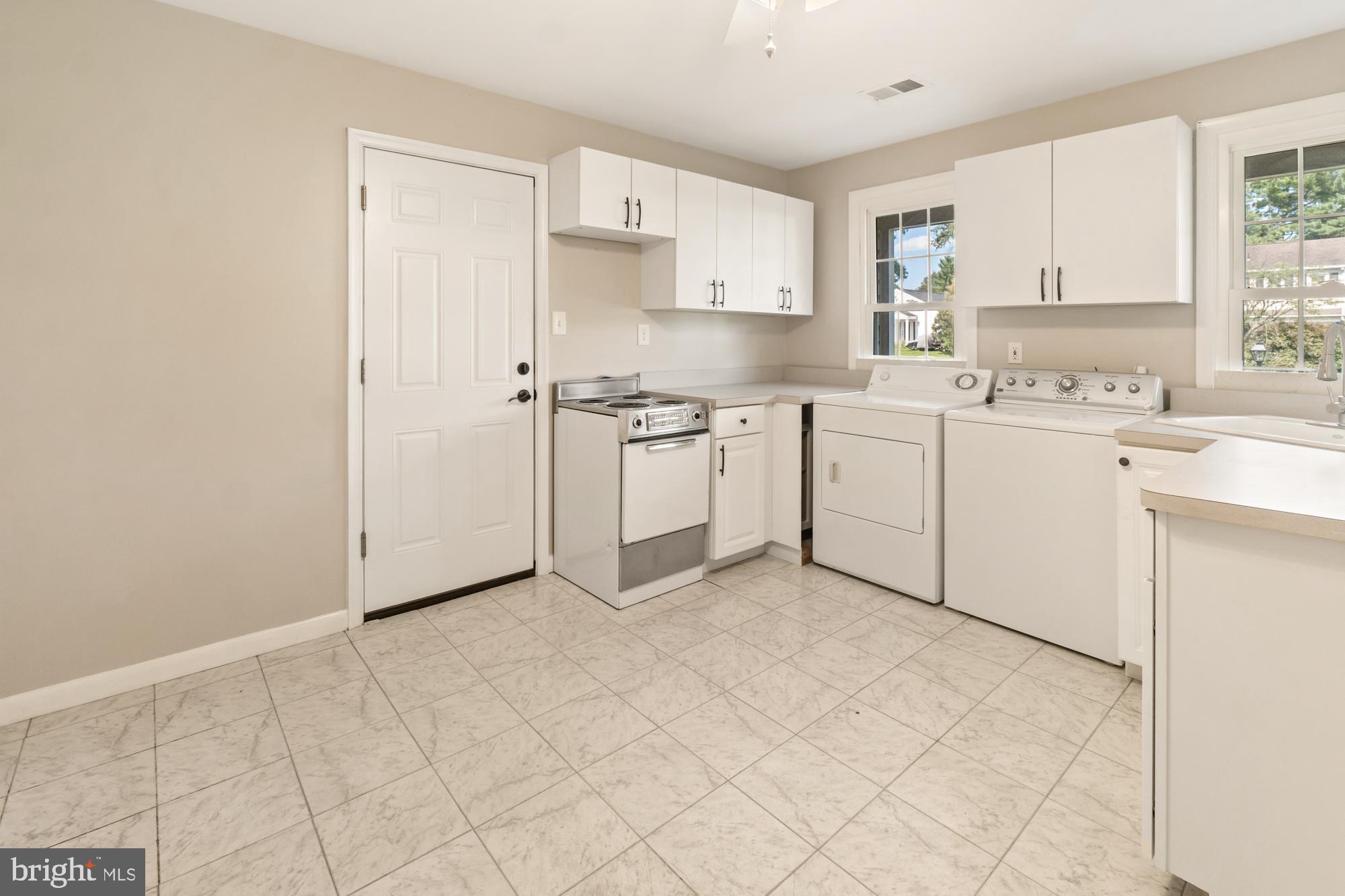 17336 Fletchall Road Poolesville, MD 20837 - Photo 25 of 55 Main floor office, laundry, second kitchen?
