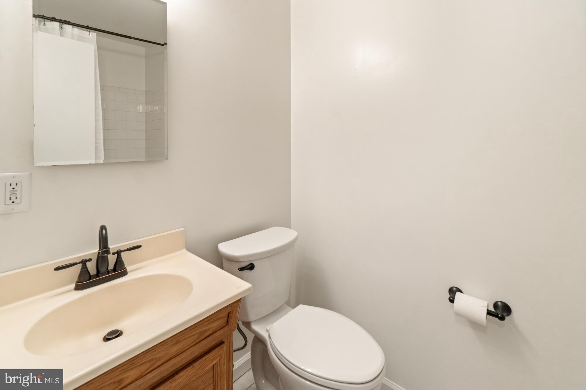 17336 Fletchall Road Poolesville, MD 20837 - Photo 30 of 55 Primary bath