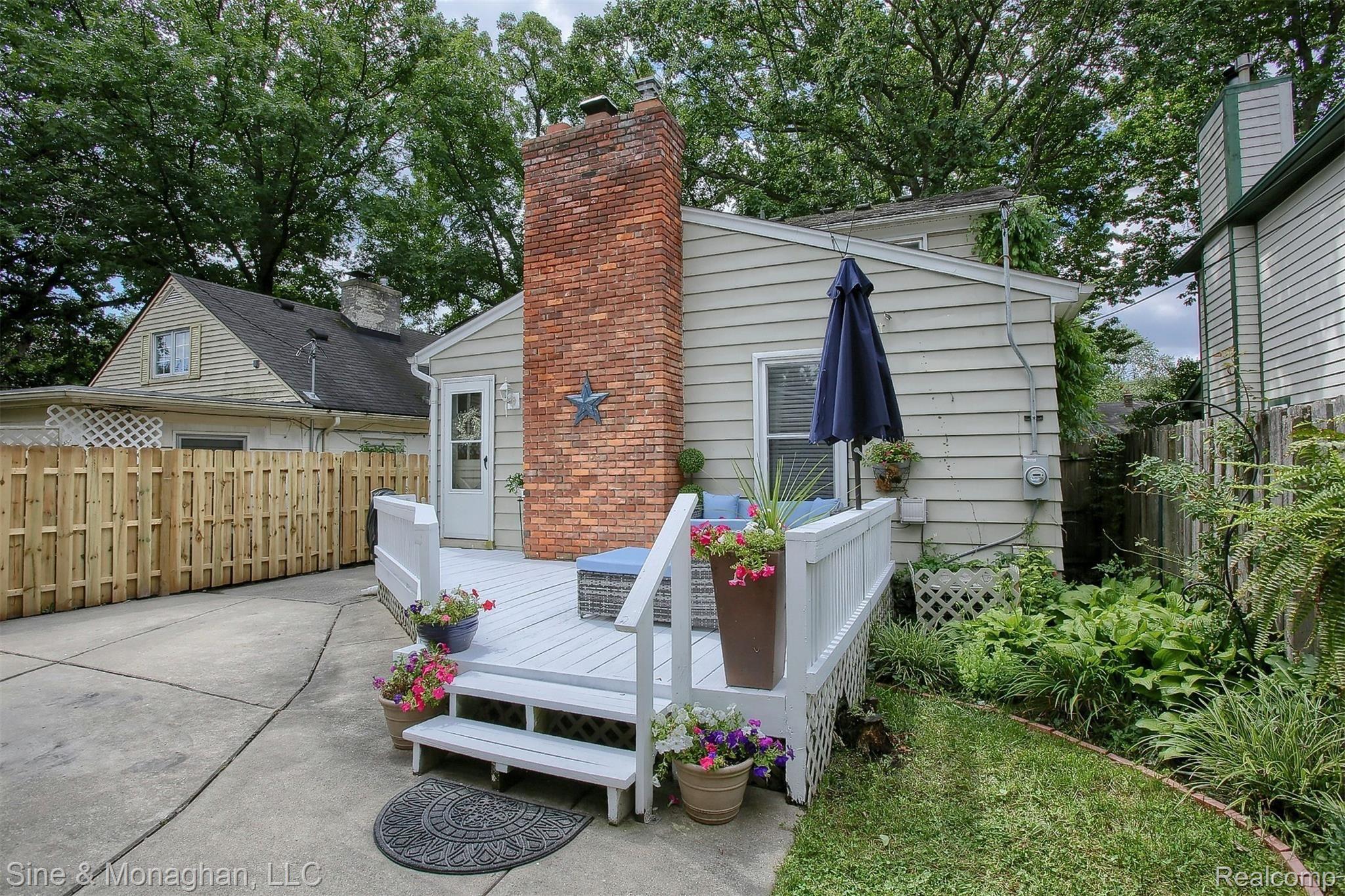 2110 Hampton Road Grosse Pointe, MI 48236 - Photo 26 of 31 28-Rear-2nd-View.jpg