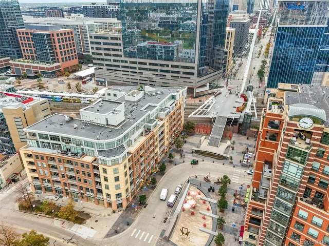 a picture of city view