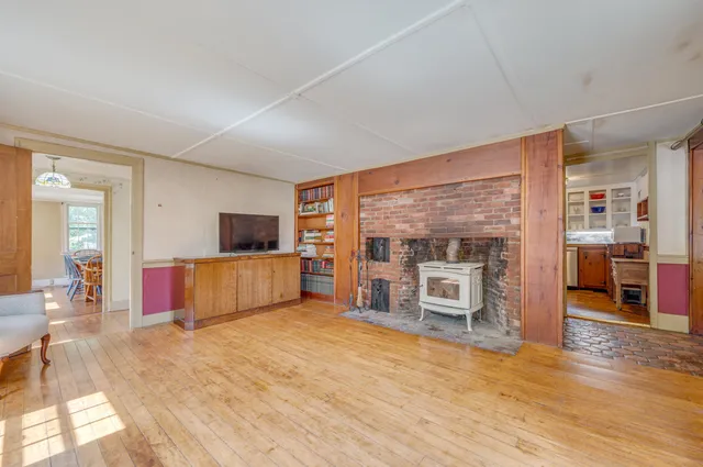 $470,000 | 10 Dodge Hill Road, South Sutton, NH 03273